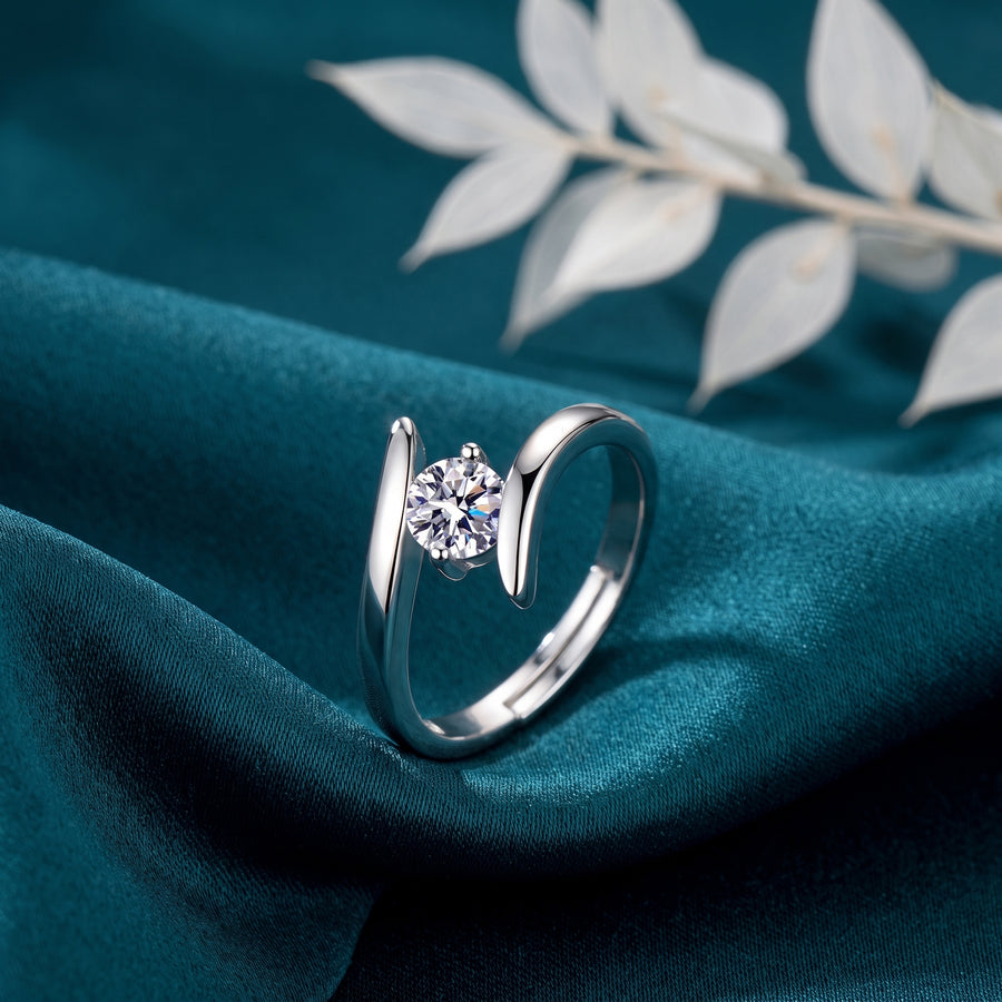 Liora Embrace Ring sculptural open-band detail
